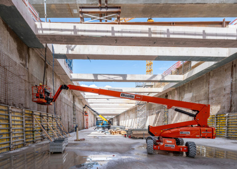 Bauarbeiter in der Baugrube der U5 in der City Nord