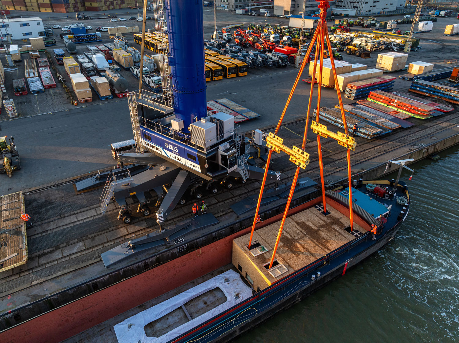 Einsatz für neuen Hafenmobilkran