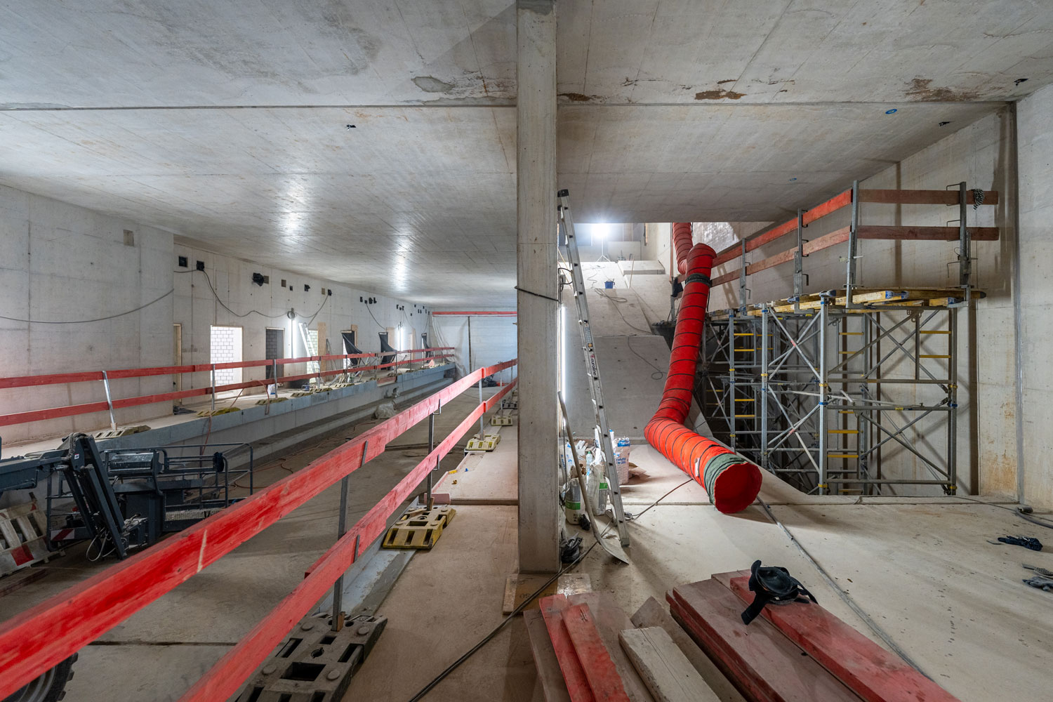 Blick in U4-Haltestelle Stoltenstraße